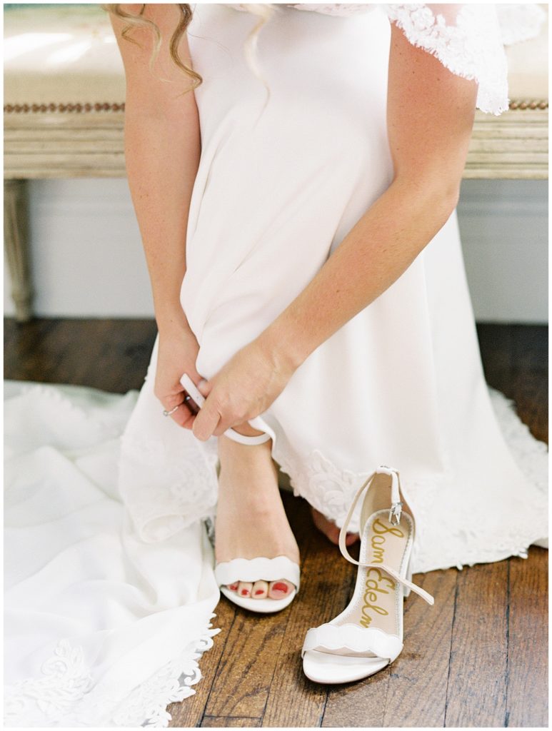 wedding-shoes-inspiration-fine-art-wedding-photography-bride-getting-ready