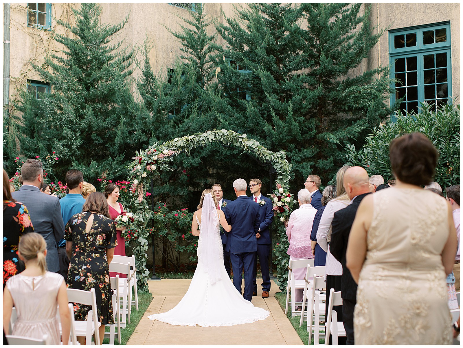 wedding-ceremony-inspiration-vany-blue-gold-wedding-tulsa-wedding-photographer-dresser-mansion-wedding