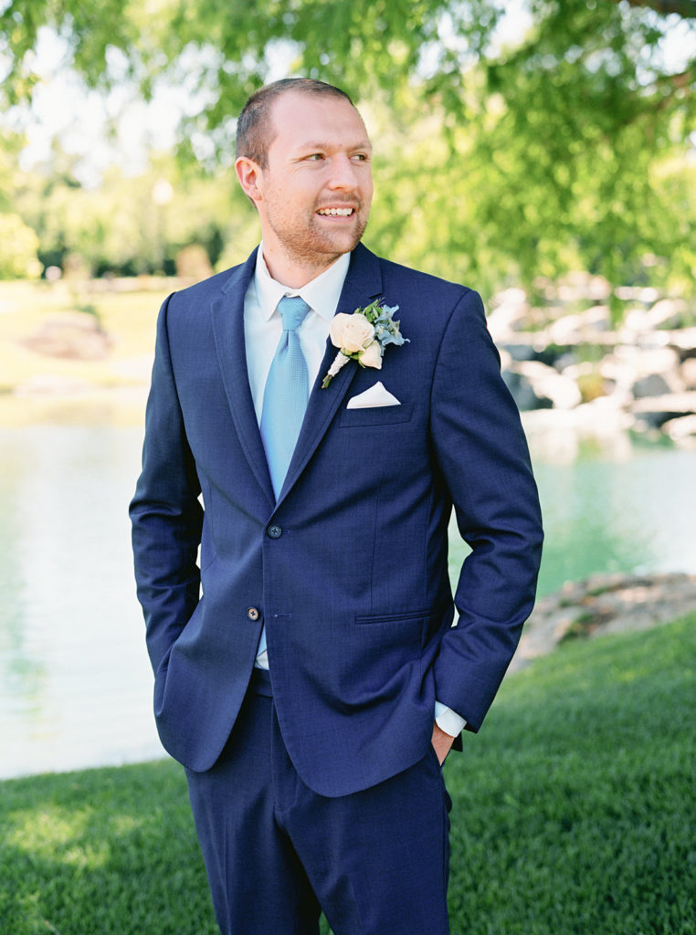 oklahoma wedding photographer grooms portrait at coles garden